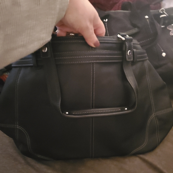 Coach Leather Purse - Picture 3 of 4